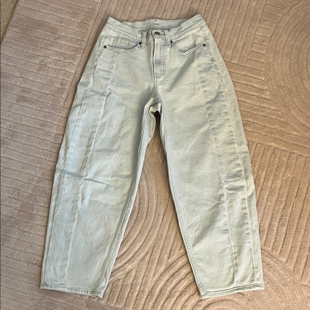 Old Navy Women's Light Blue Barrel Jeans